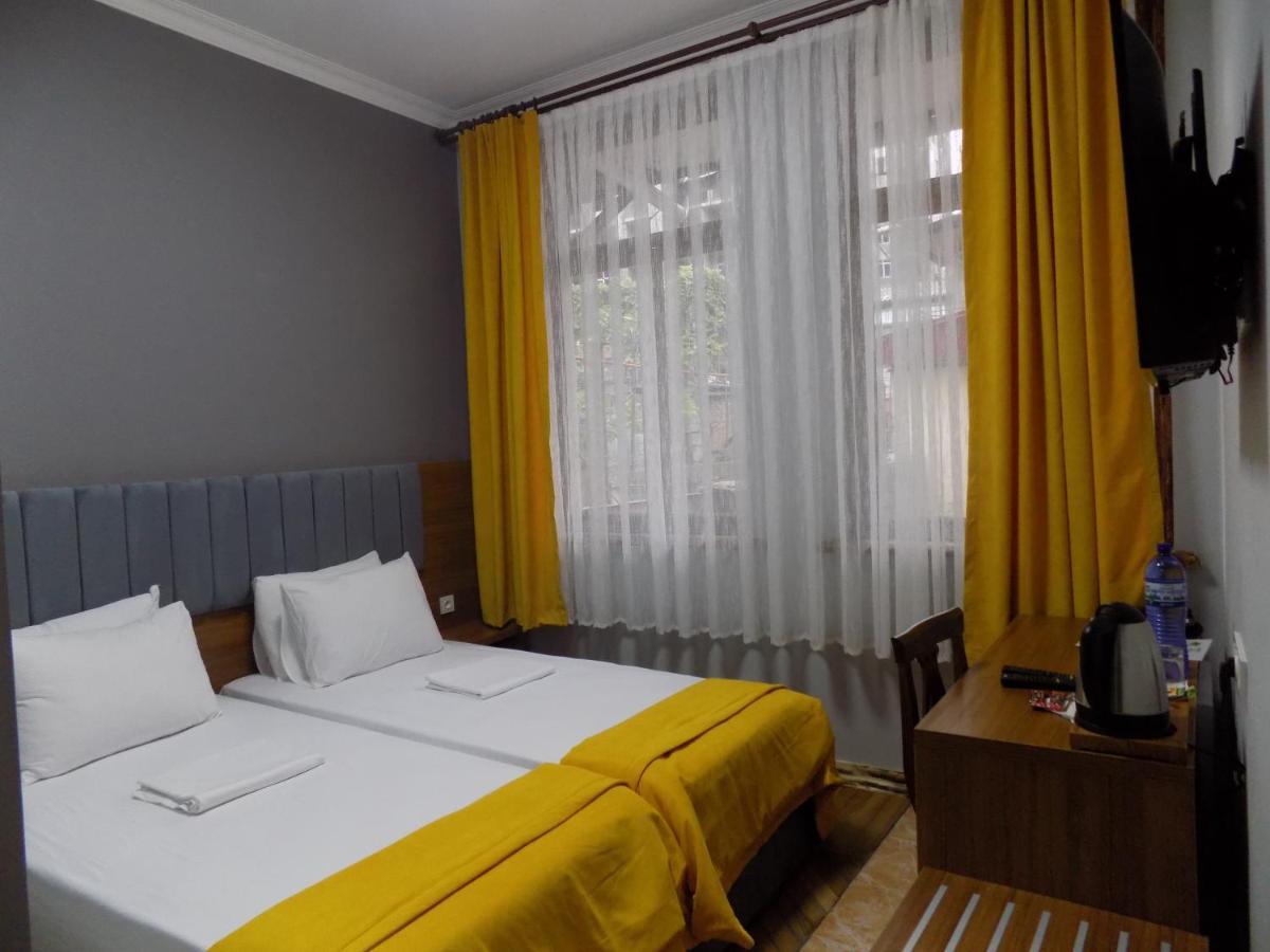 Palm Hotel Batoemi Buitenkant foto