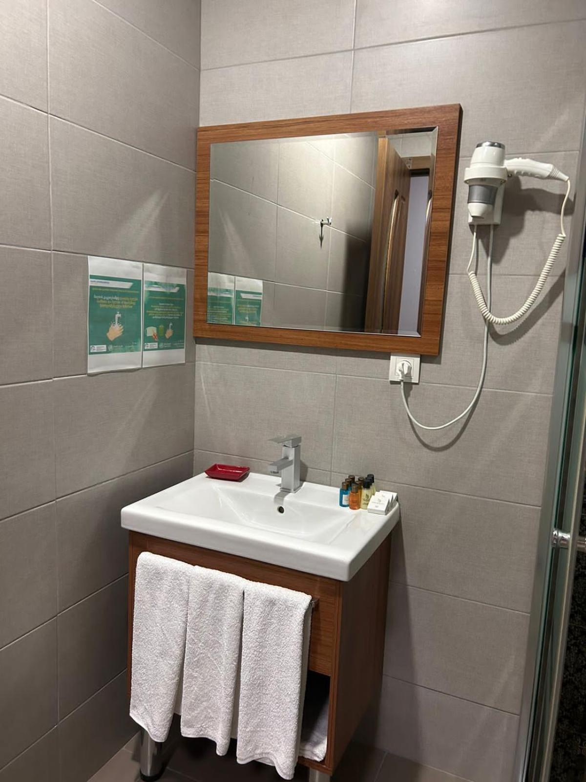 Palm Hotel Batoemi Kamer foto