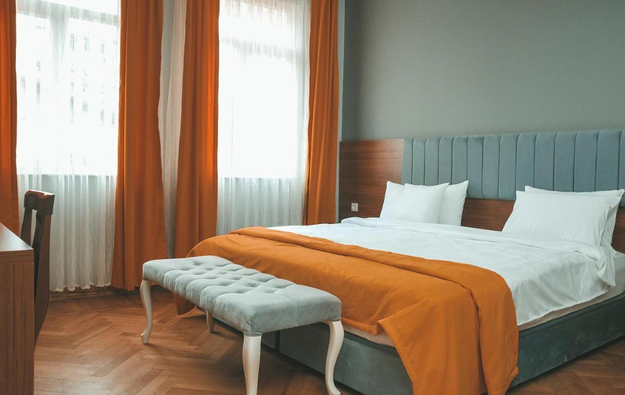 Palm Hotel Batoemi Buitenkant foto